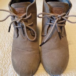 TOMS Kala Wedge Bootie, Taupe Suede, Size 6.5